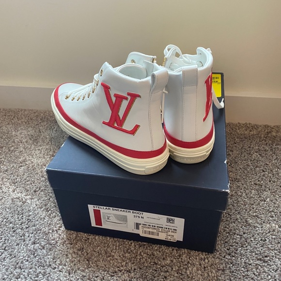 Louis Vuitton Sneakers - Picture 2 of 4